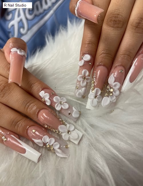 R Nail Studio